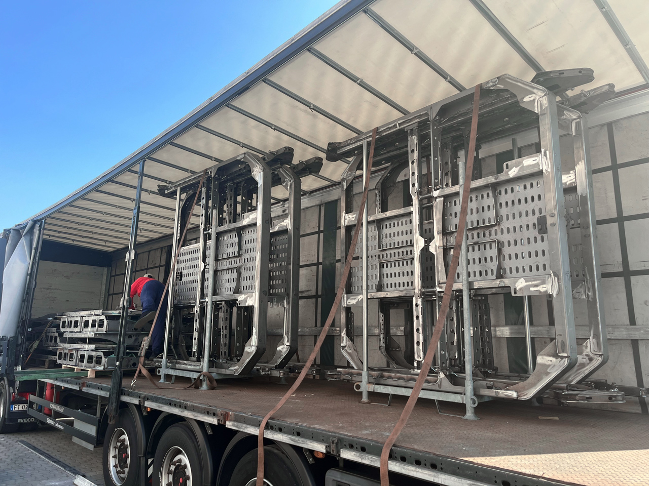 Gallery foto n.1 هياكل الشاسيه لناقلات السيارات