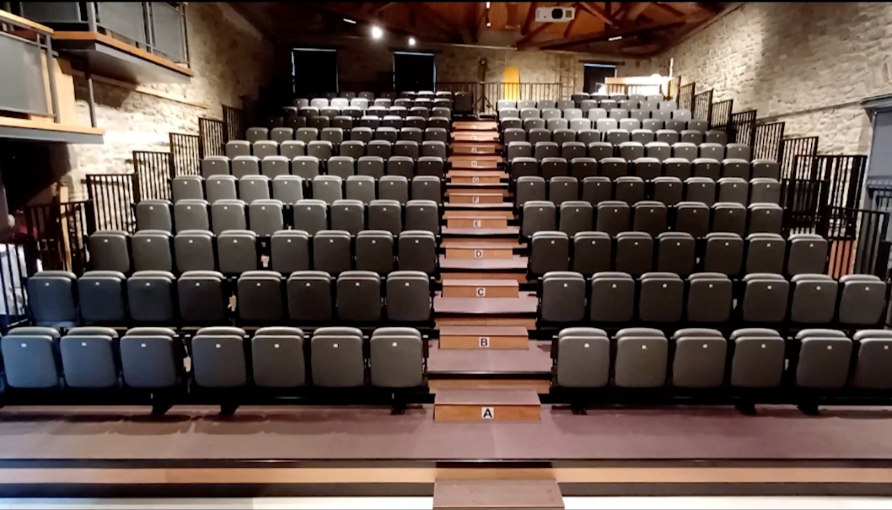 Nuova tribuna telescopica CETA TM12 per il teatro di Trikala