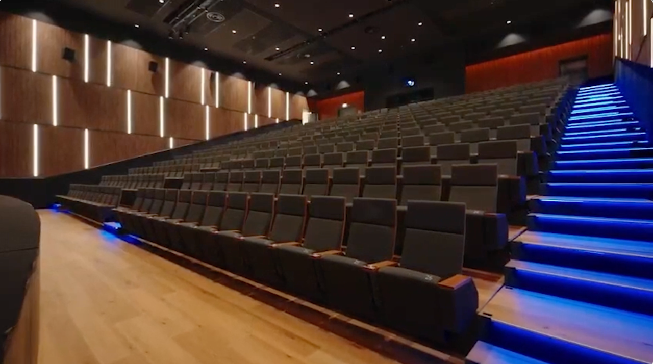 Tribuna telescopica per il nuovo auditorium del MaxiMall Pompeii