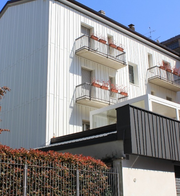 Riqualificazione Facciata ventilata B&B Lecco in alluminio aggraffato a disegno