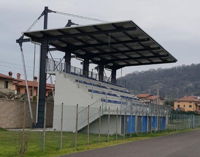 Overhanging cover - Municipal Sports Centre